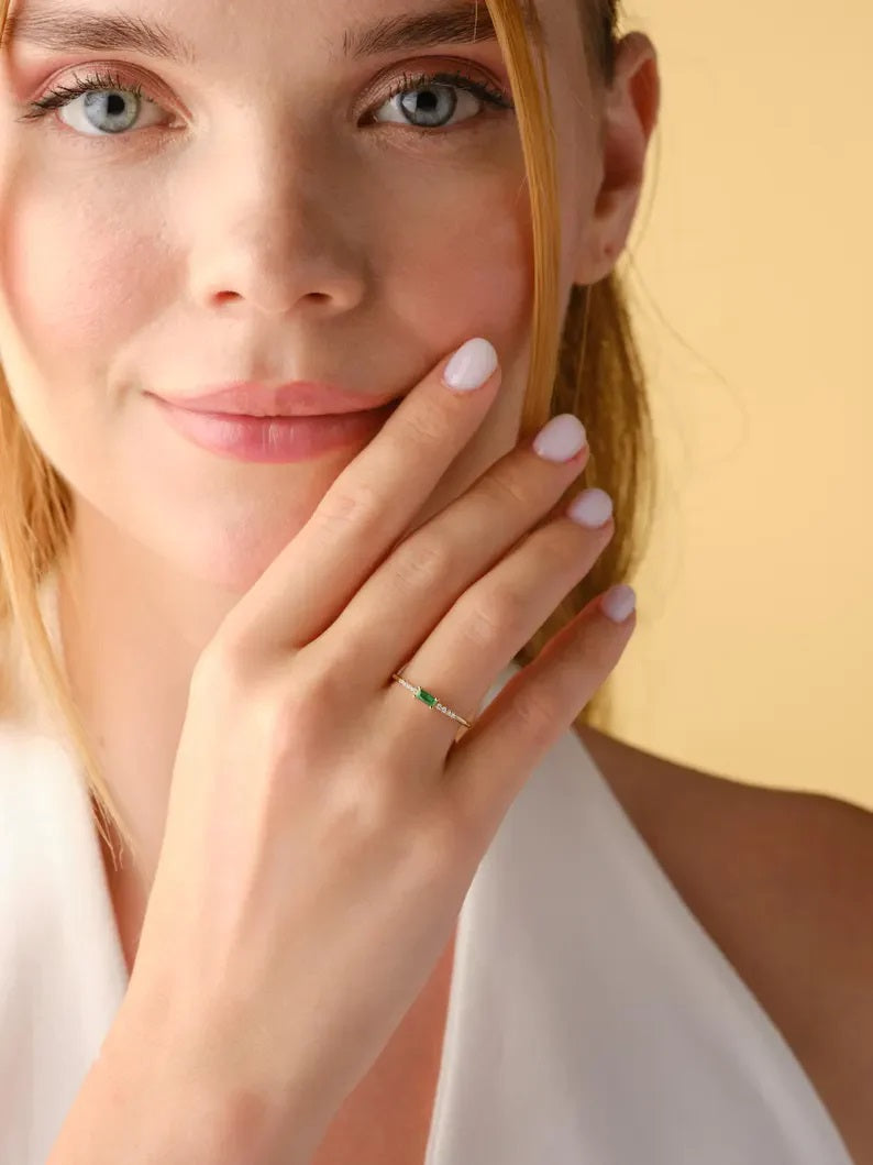 Emerald Engagement Rings: A Complete Guide to Choosing Yours