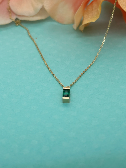 gold pendant necklace