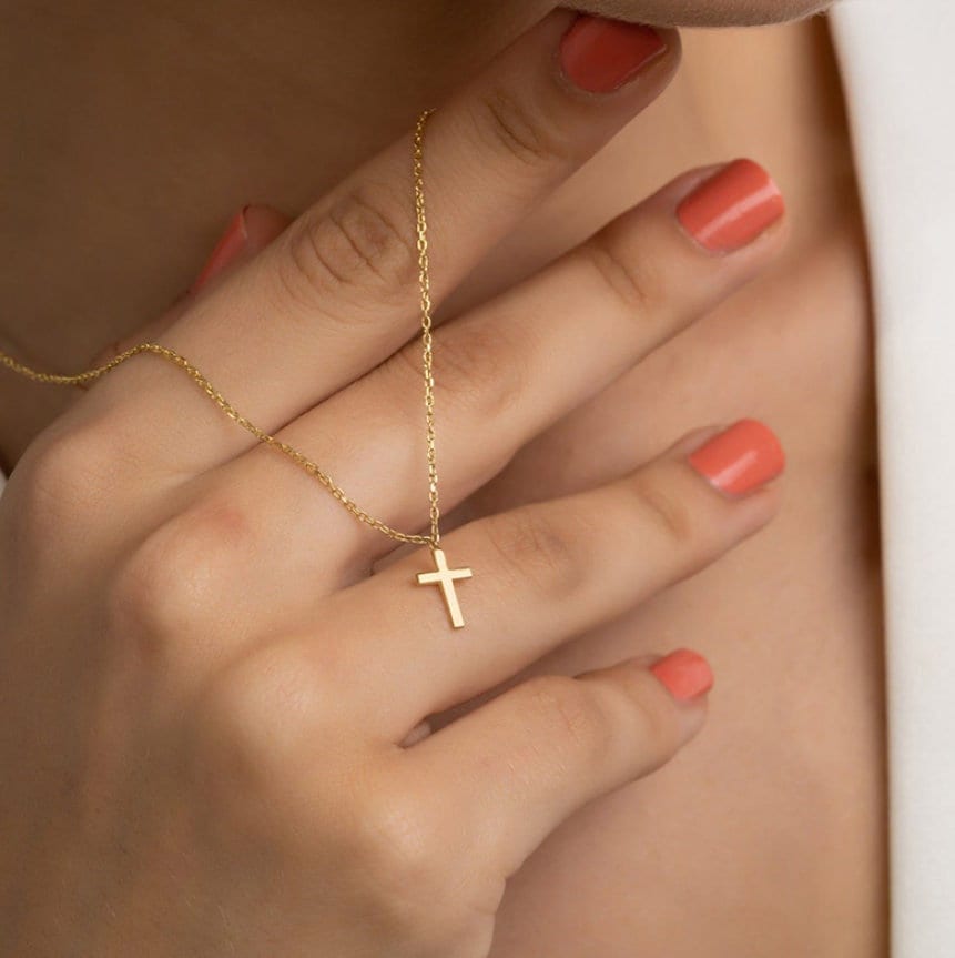 gold pendant necklace