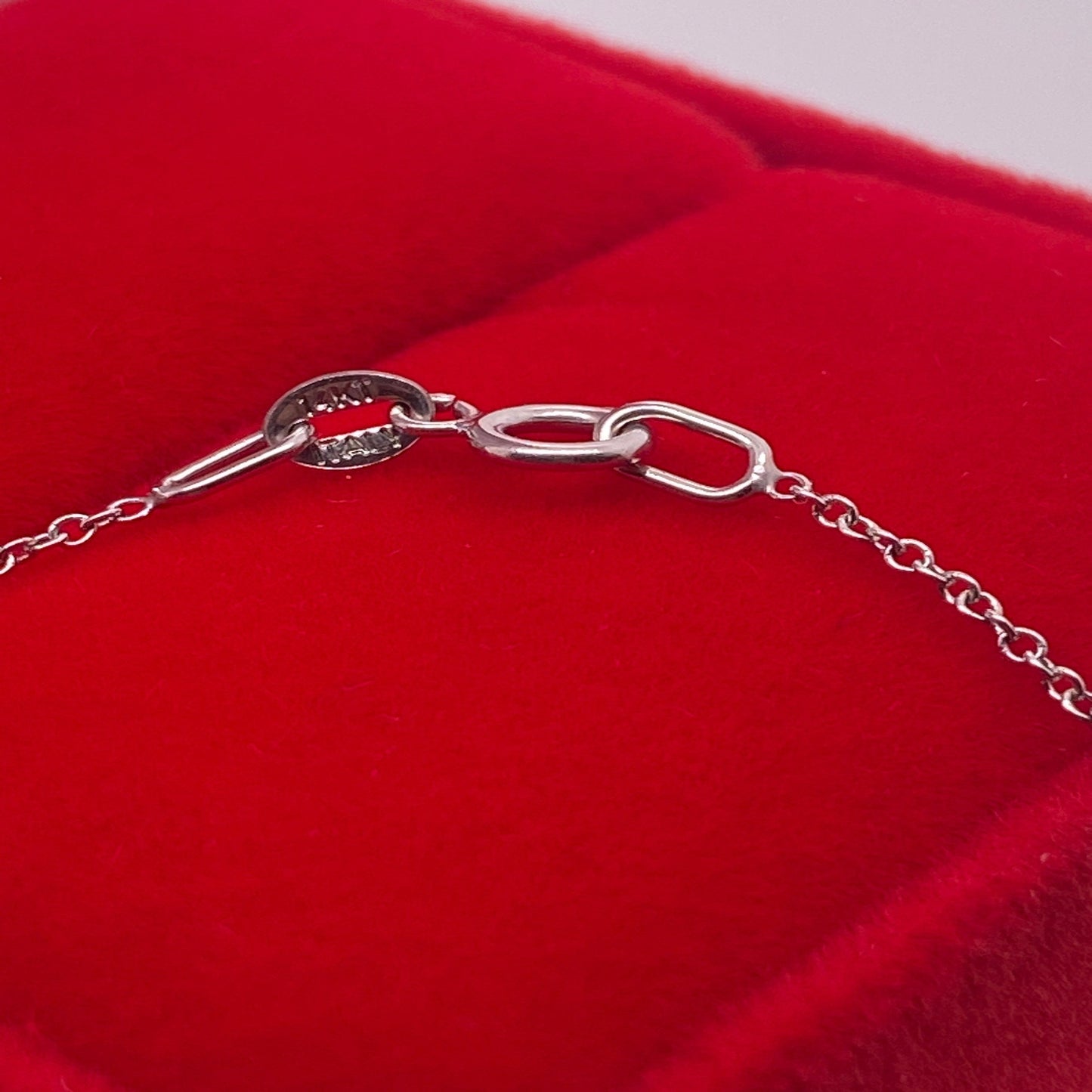 gold pendant necklace