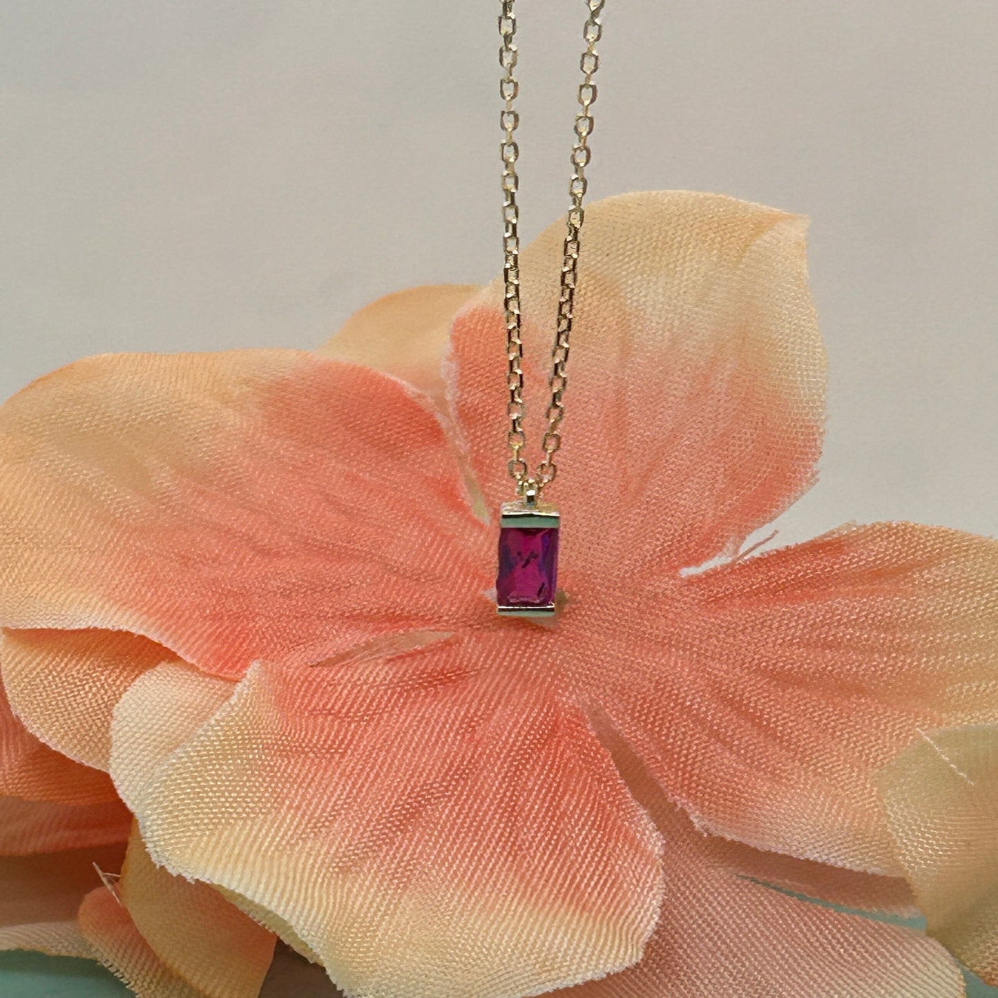 gold pendant necklace