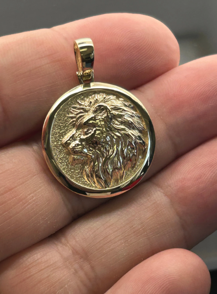 lion pendant gold 18k