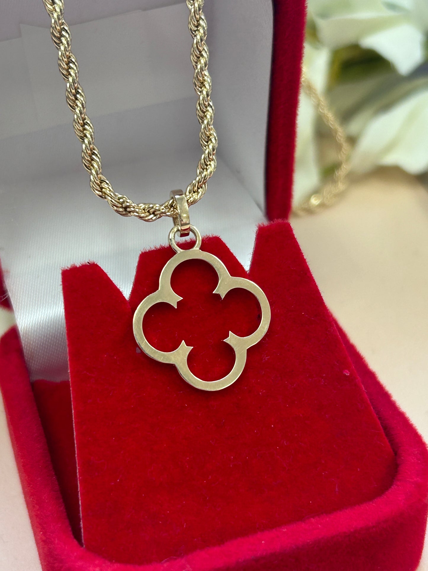 14k Solid Gold Mini Clover Pendant, Gold Clover Pendant for Her, Stylist Clover Pendant, Gift for Her