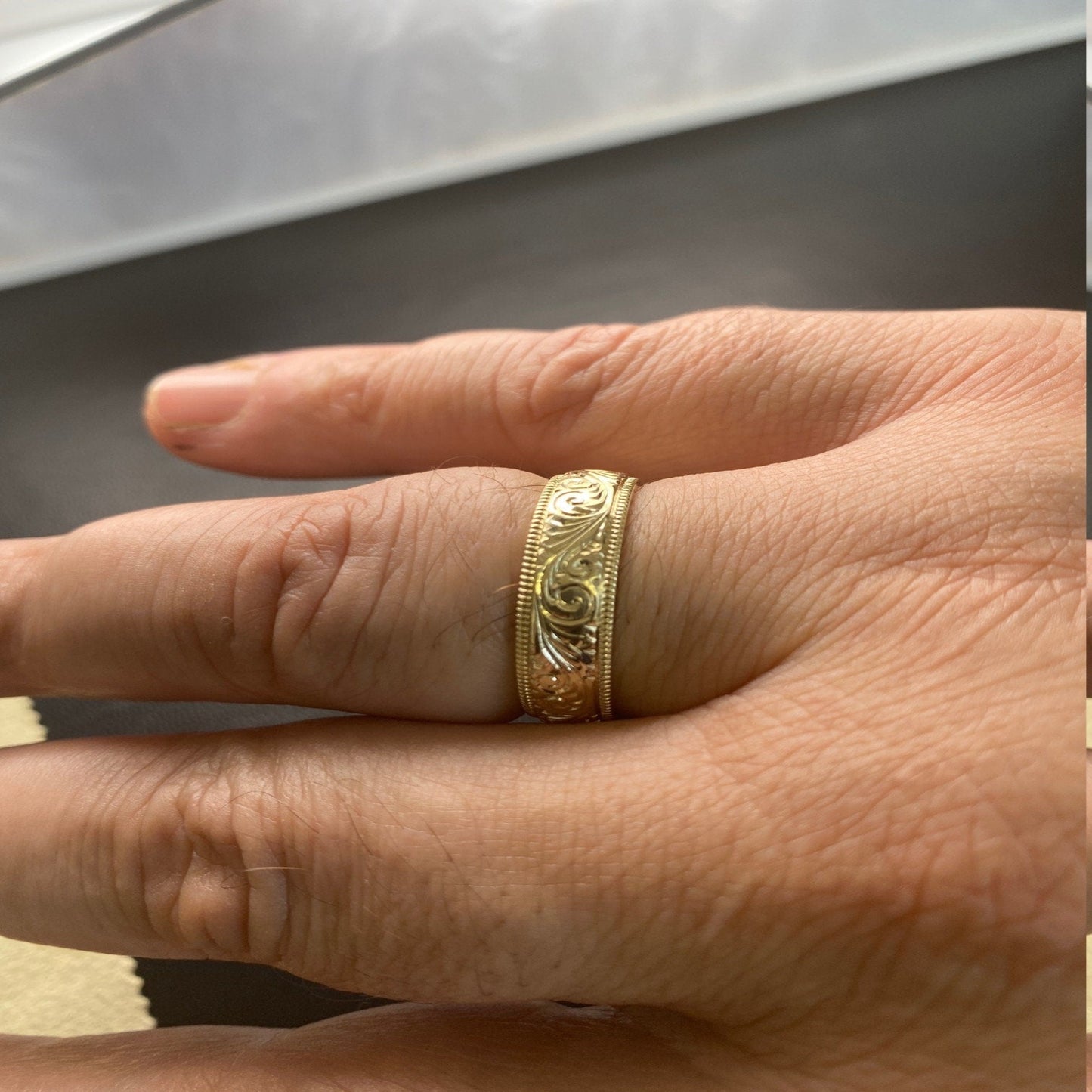 14K Solid Gold Hand Engraved Band / Ring with Millgree on the sides 6mm