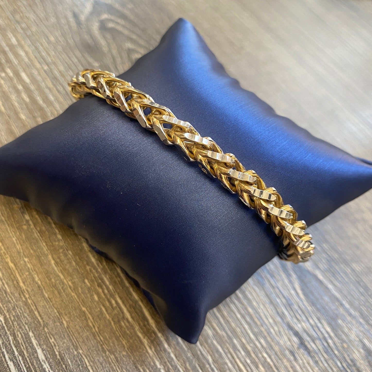 charm bracelets for women​